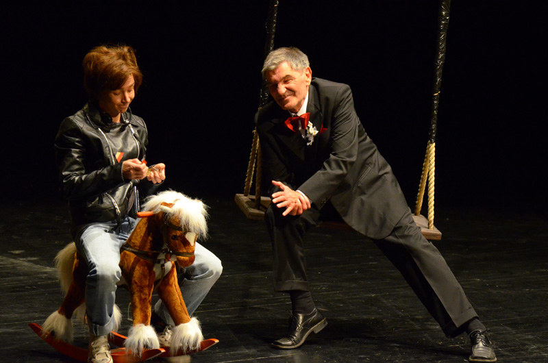 urnebesna-tragedija-vest