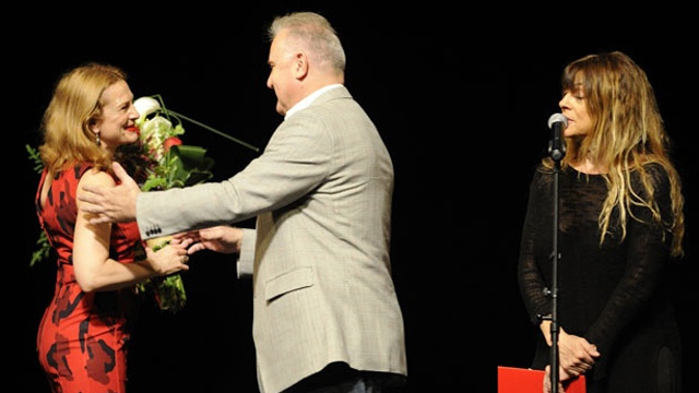 Награда „Жанка Стокић“ уручена Јасни Ђуричић