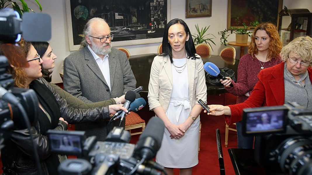 Снажна подршка најстаријем српском професионалном театру