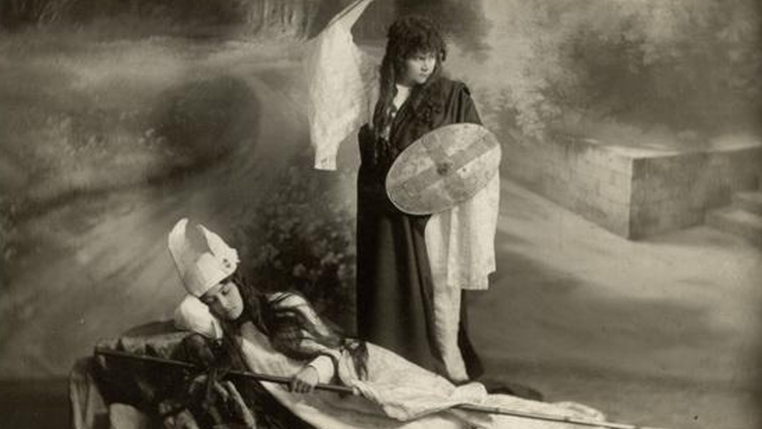 Идеалистички и реалистички шаблон