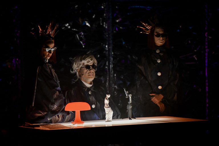 У сусрет премијери представе „После милијон година“